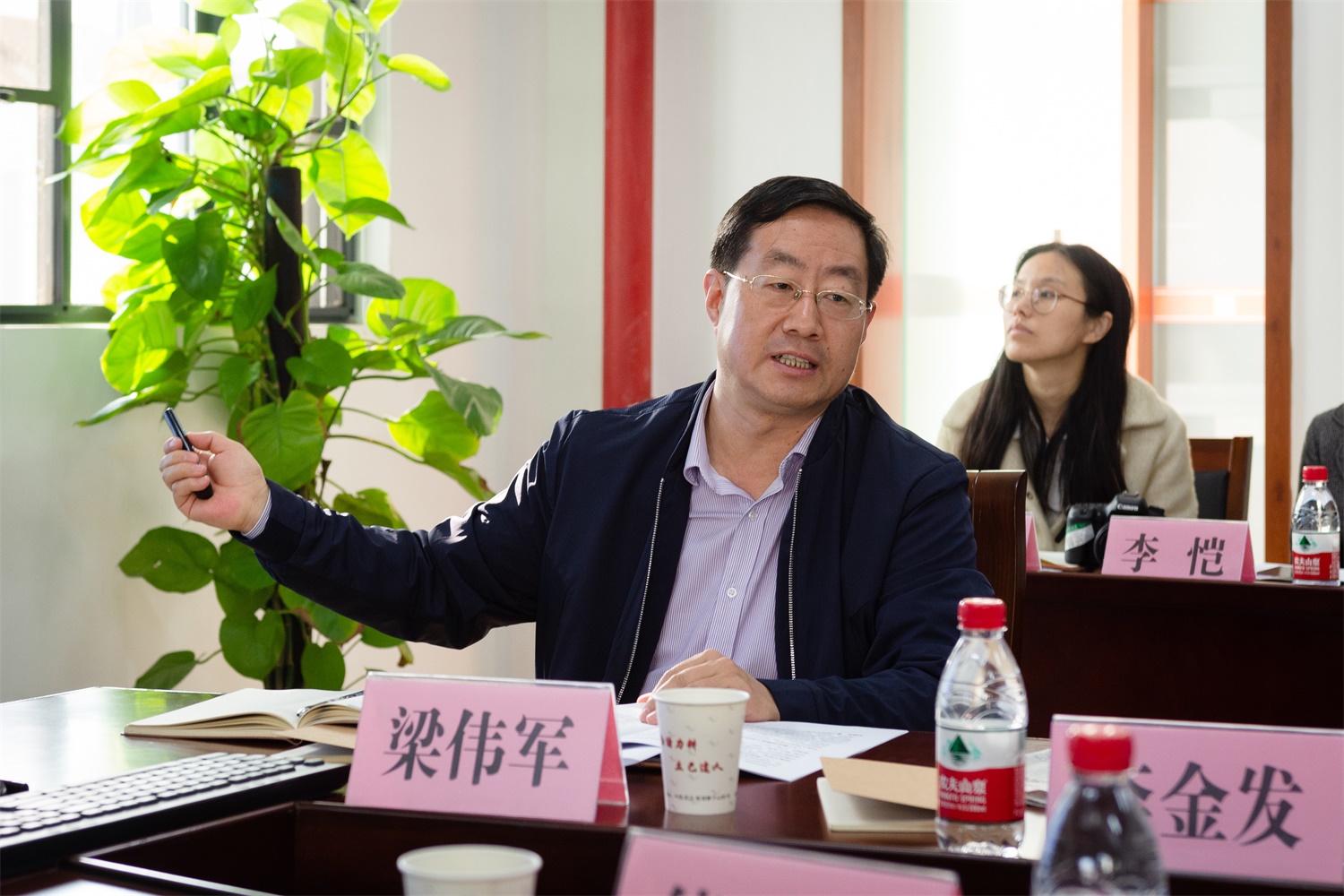 9428cn太阳集团院长梁伟军汇报9428cn太阳集团建设发展情况（彭雨格 摄）